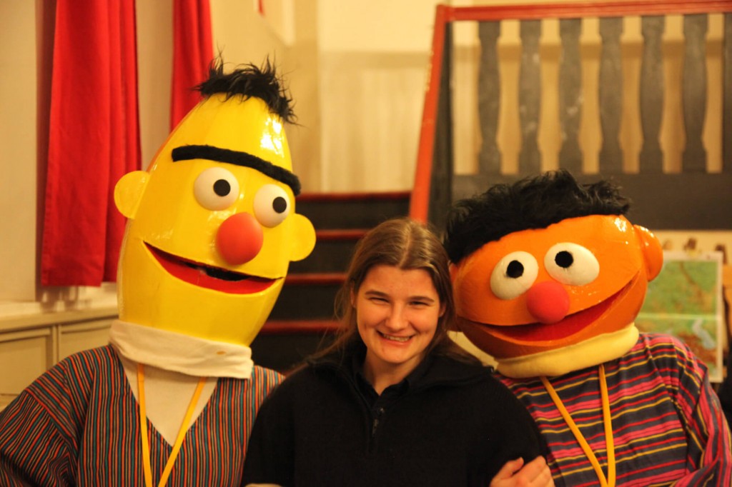Regina mit Ernie und Bert